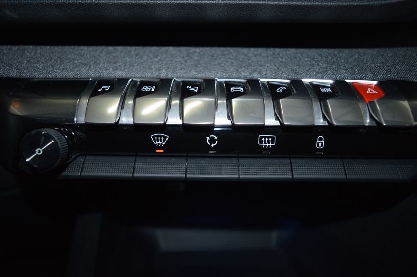 PEUGEOT 3008 2019 - Photo n°28