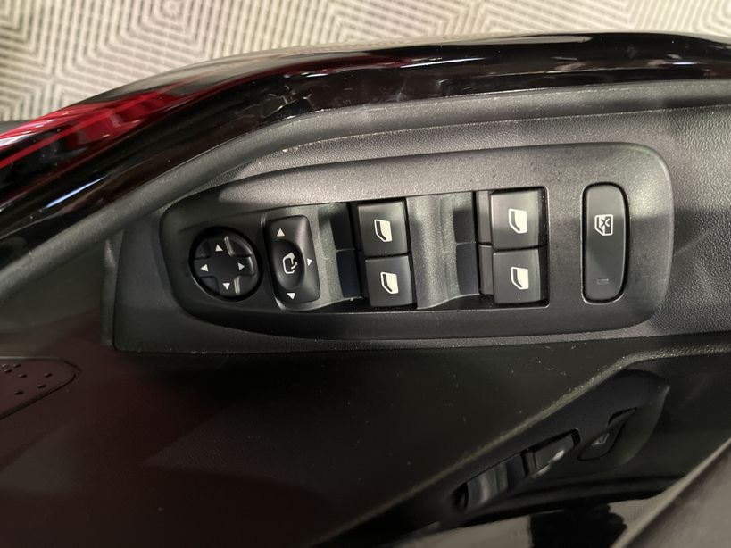 PEUGEOT 208 2019 - Photo n°32