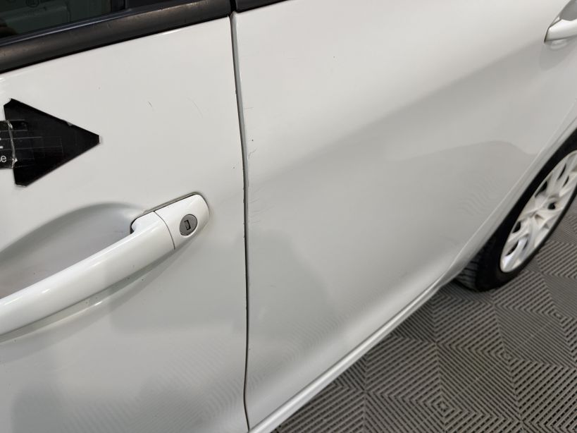 PEUGEOT 208 2015 - Photo n°27