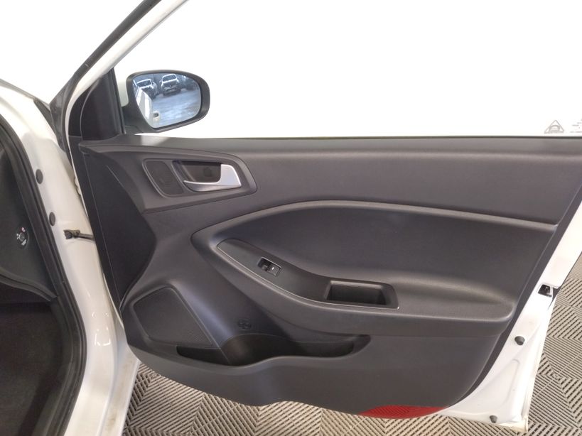 HYUNDAI i20 2015 - Photo n°7