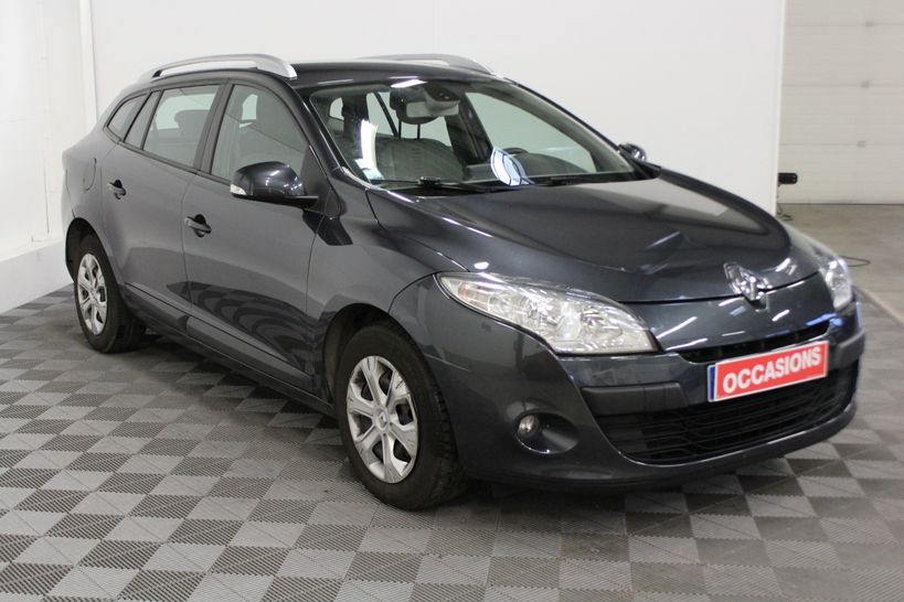 RENAULT MEGANE III ESTATE 2010 - Photo n°12