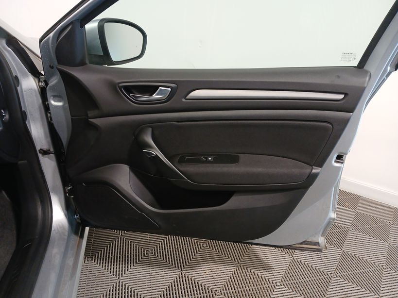 RENAULT MEGANE IV BERLINE 2021 - Photo n°7
