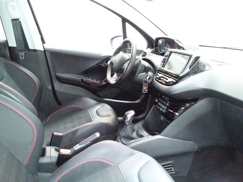 PEUGEOT 208 2018 - Photo n°5