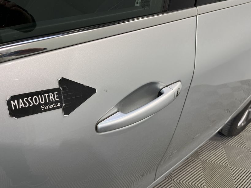 PEUGEOT 208 2016 - Photo n°16