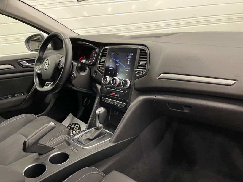 RENAULT MEGANE IV BERLINE 2021 - Photo n°10