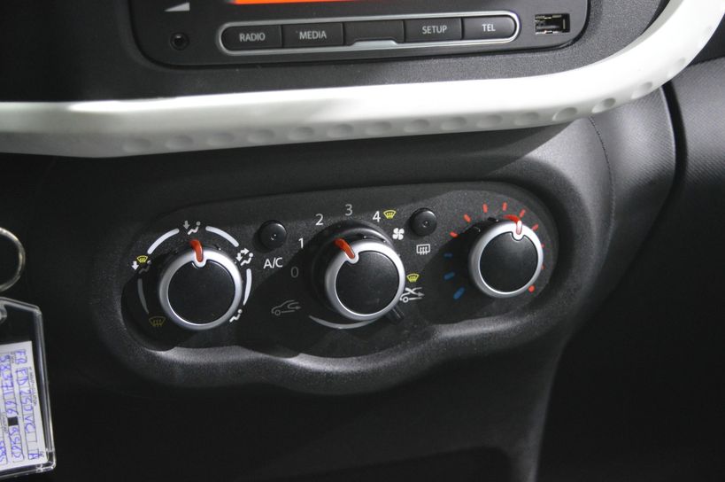 RENAULT TWINGO III 2019 - Photo n°19