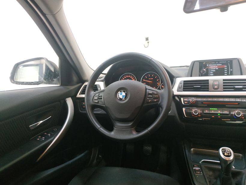 BMW SERIE 3 F30 LCI 2015 - Photo n°16