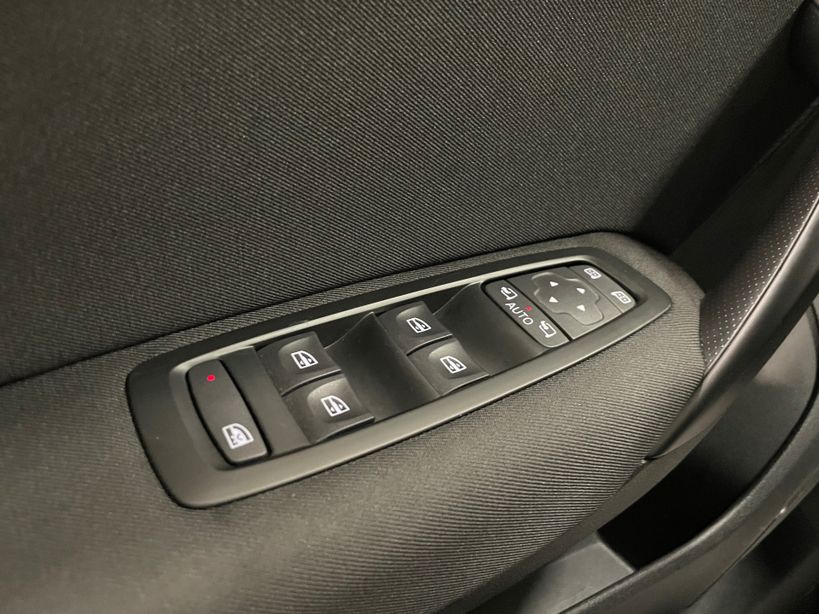 RENAULT MEGANE IV BERLINE 2021 - Photo n°16