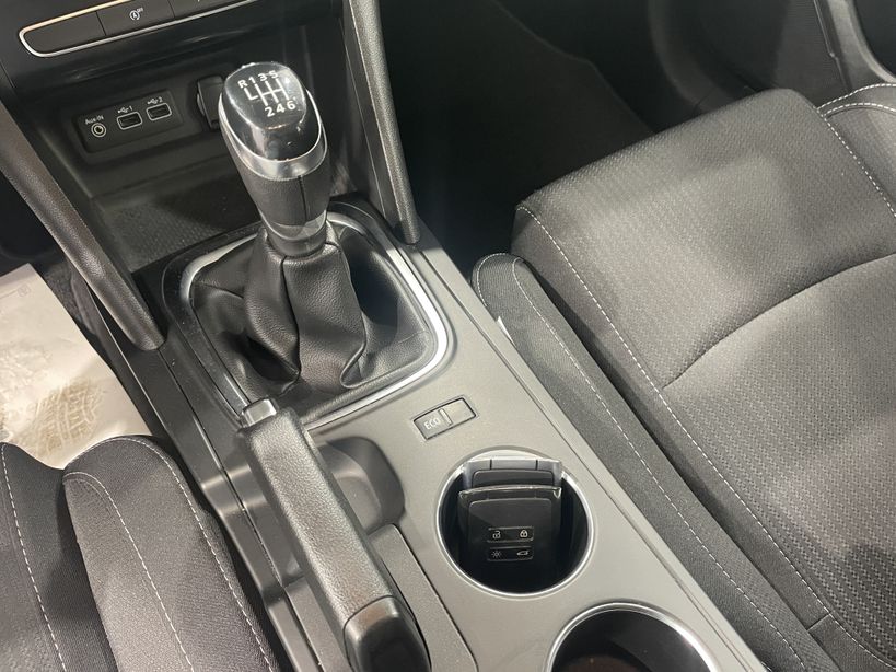 RENAULT MEGANE IV BERLINE 2022 - Photo n°13