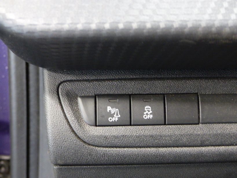 PEUGEOT 208 2017 - Photo n°11