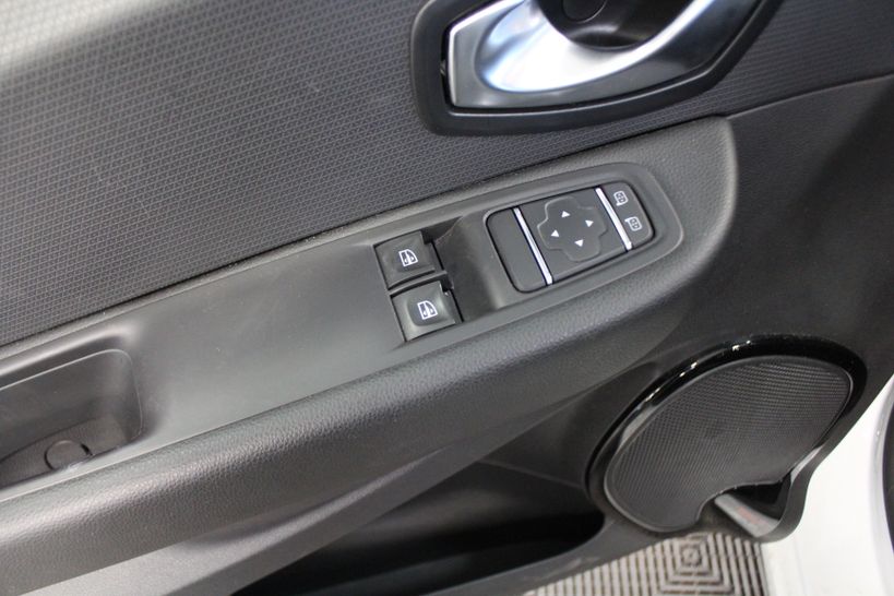 RENAULT CLIO IV ESTATE 2017 - Photo n°11