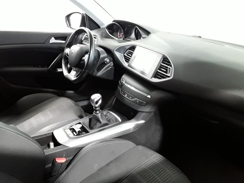 PEUGEOT 308 2018 - Photo n°5