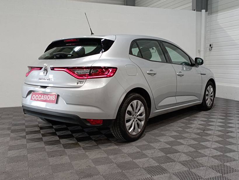RENAULT MEGANE IV BERLINE 2017 - Photo n°6