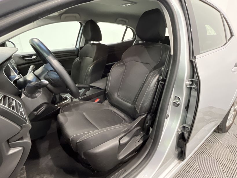 RENAULT MEGANE IV BERLINE BUSINESS 2020 - Photo n°9