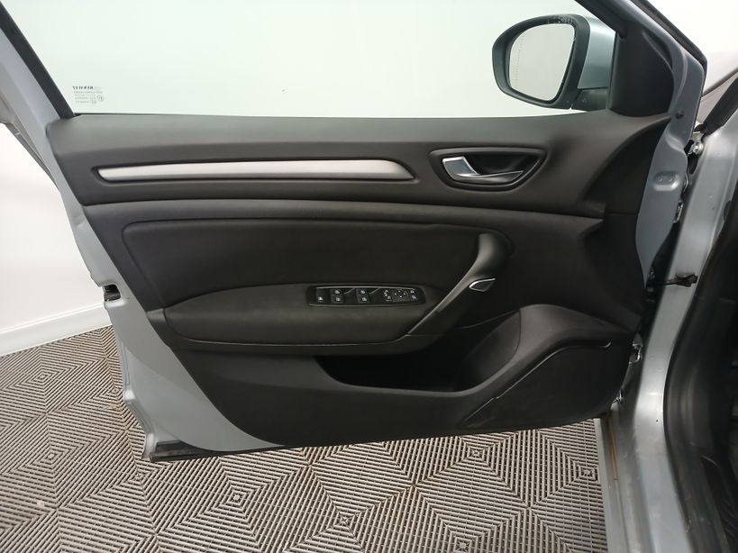 RENAULT MEGANE IV BERLINE 2021 - Photo n°10