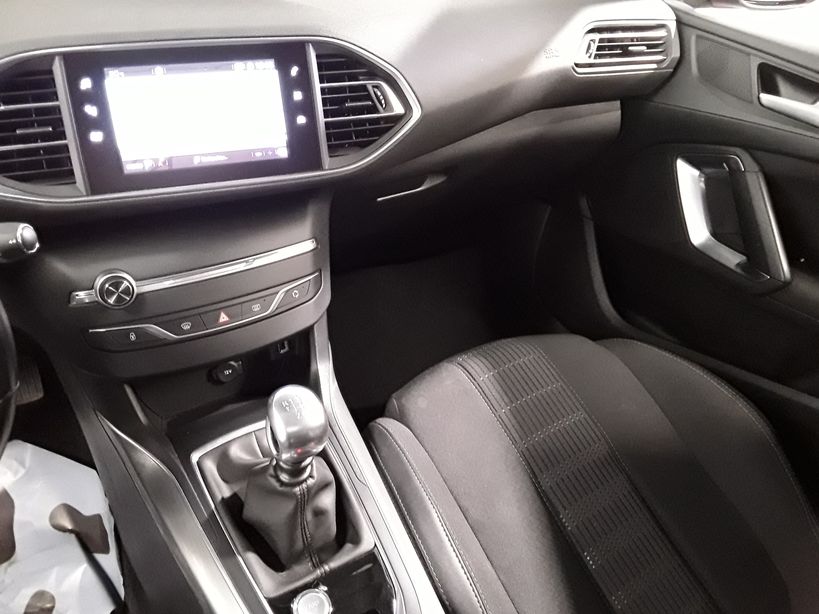 PEUGEOT 308 2018 - Photo n°7