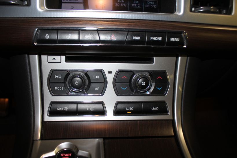 JAGUAR XF SPORTBRAKE 2013 - Photo n°13
