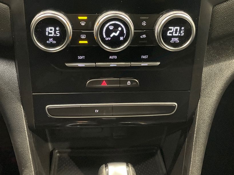 RENAULT MEGANE IV BERLINE 2023 - Photo n°17