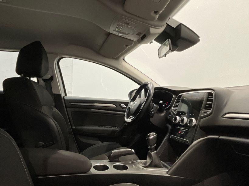 RENAULT MEGANE IV BERLINE 2021 - Photo n°21