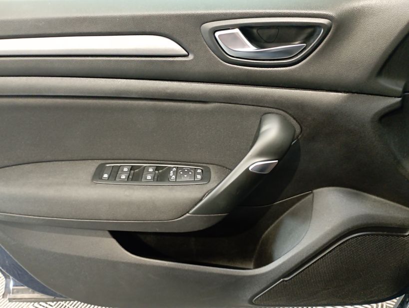 RENAULT MEGANE IV BERLINE 2020 - Photo n°28