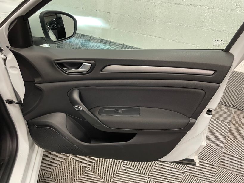 RENAULT MEGANE IV BERLINE 2021 - Photo n°28