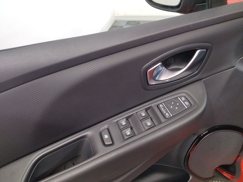 RENAULT CLIO IV ESTATE 2018 - Photo n°24