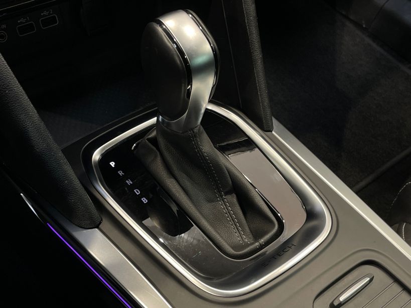 RENAULT MEGANE IV BERLINE 2022 - Photo n°19