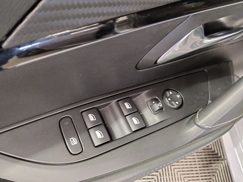 PEUGEOT 208 2023 - Photo n°7