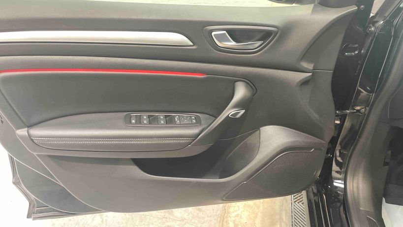 RENAULT MEGANE IV BERLINE 2021 - Photo n°23