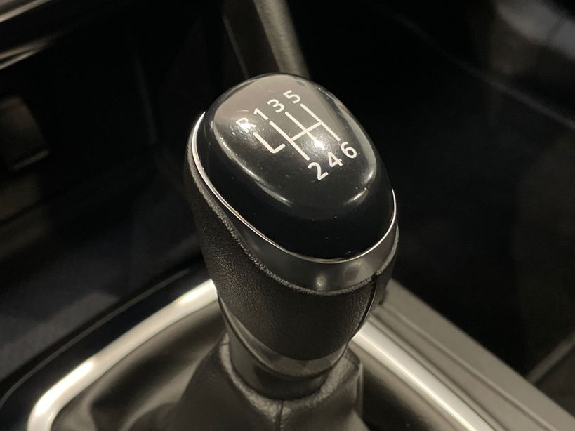 RENAULT MEGANE IV BERLINE 2021 - Photo n°18