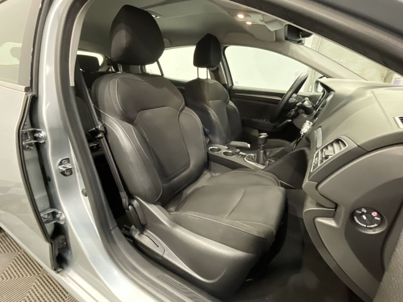 RENAULT MEGANE IV BERLINE 2021 - Photo n°41