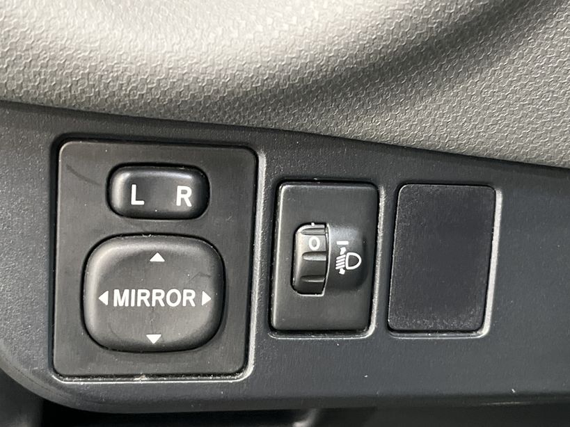 TOYOTA YARIS HYBRIDE 2015 - Photo n°32