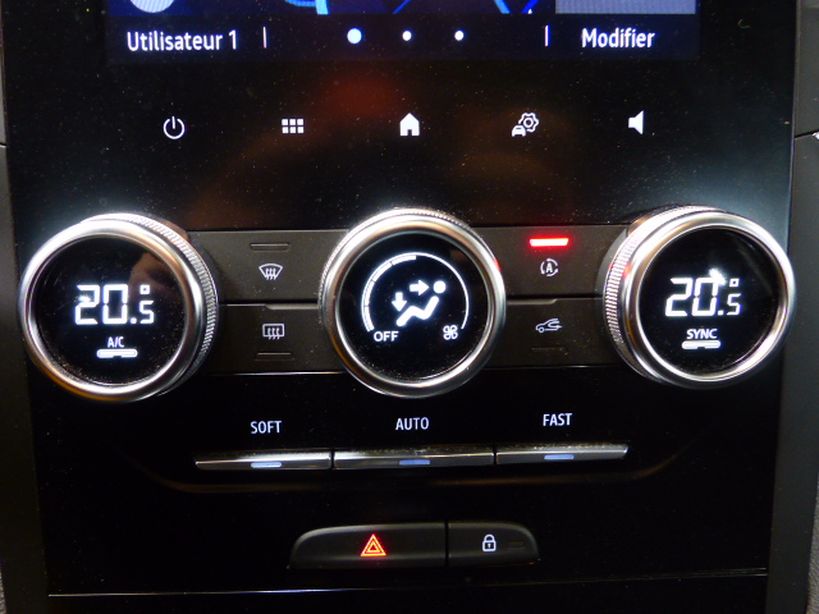 RENAULT MEGANE IV BERLINE 2021 - Photo n°16
